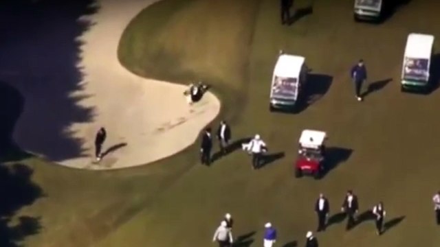 Jugar al golf con Trump tiene mucho peligro: cómica caída da la vuelta al mundo
