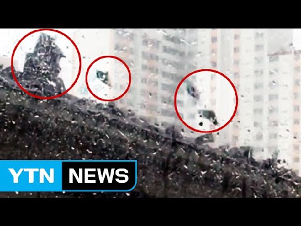 [영상] 부산 상가 건물 지붕 일부 뜯겨 날아가 / YTN (Yes! Top News)