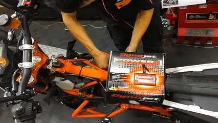 KTM Duke 690 chạy cực bốc