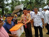 Bupati Lampung Timur Salurkan Bantuan Pasca Puting Beliung Desa Braja Asri