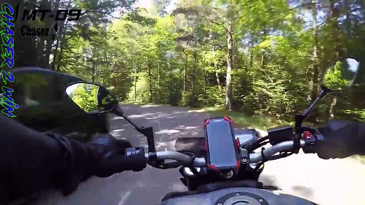 30+ Stupid & Crazy Motorcycle Close Calls & Near Misses | Moto Madness