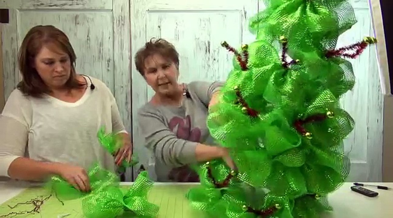Make A Christmas Tree Using a Tomato Cage and Deco Poly Mesh
