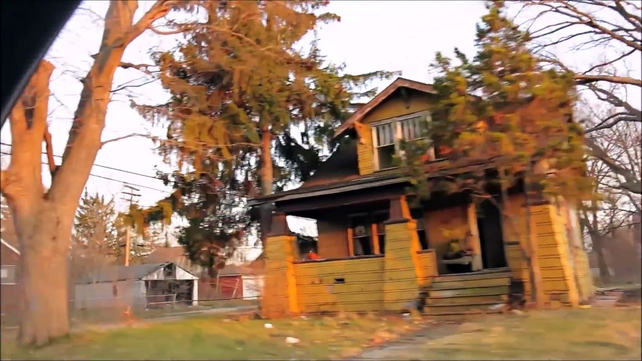 DETROIT'S SEVERE URBAN DECAY HOOD GAS STATION