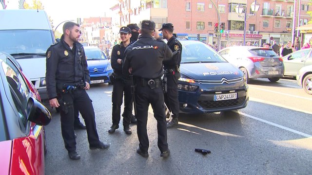 La policía reduce a un atracador de bancos en Usera