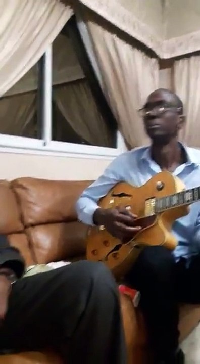 Abdoulaye Wade filmé en pleine répétition pour la sortie d’un single