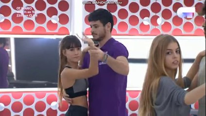 Cepeda y Aitana bailando en la clase de tango OT 2017