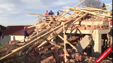 İnşaatında hayırseverlerin çalıştığı cami lojmanında çökme
