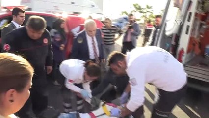 Otomobil ile Tır Çarpıştı: 1 Ölü, 1 Yaralı - Bakan Fakıbaba Yaralıyla İlgilendi