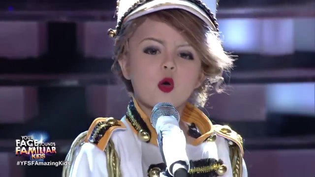 Adorable 7-Year-Old Girl Impersonates Taylor Swift like a Pro !