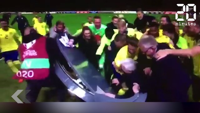 L'équipe de foot de Suède détruit un plateau TV - Le Rewind du jeudi 16 novembre 2017
