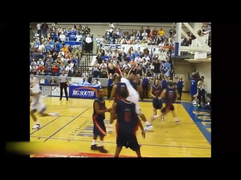 【バスケ】ジャンプせずともダンク可能！？世界の高身長すぎるバスケットプレイヤー集！