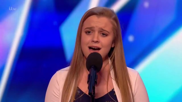14 Year Old AWED Judges With Her BEAUTIFUL Italian Song!