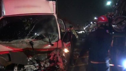 안전지대 주차된 차량 들이받아...1명 중상 / YTN