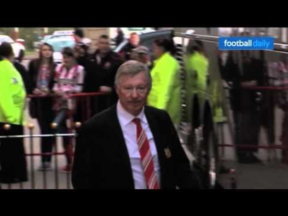 Manchester City fans sing Blue Moon at Fergie