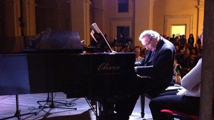 Addio a Luis Bacalov, premio Oscar per le musiche de "Il Postino"