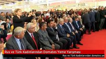 Rus ve Türk Kadınlarından Domates Yeme Yarışması