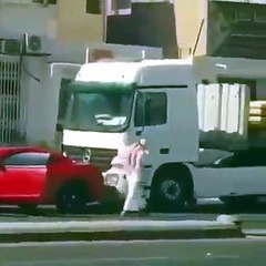 Pakistani Truck Driver Beating Saudi Sheikh’s On Road