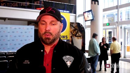 Télécharger la video: Garth Brooks has a big heart | Rare Country