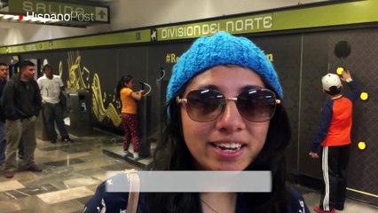 Ciudadanos muestran su talento con un karaoke en el metro de la ciudad de México