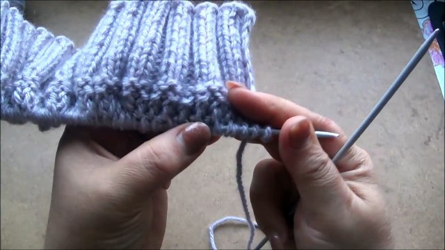 Берет спицами с узором КУКУРУЗКА