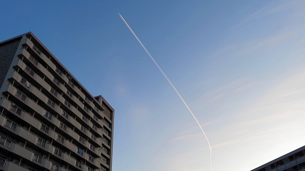練馬の上空でケムトレイルを捉えた！誰が何のために！？何を上空に撒いているのか？？？