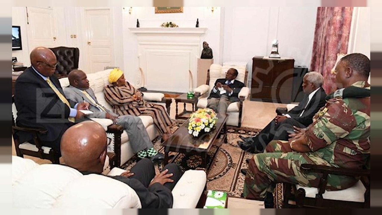 Nach dem Putsch in Simbabwe: Robert Mugabe trifft Armeechef