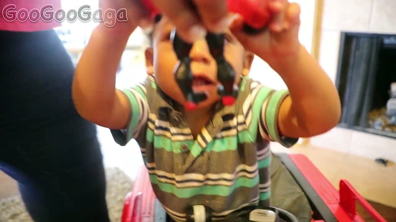 FIDGET SPINNER KNOCKOUT MOM MOUTH! BAD BABY FIDGET SPINNER TRICK CHALLENGE PRETEND PLAY