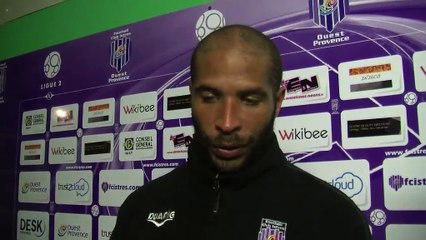 Le capitaine du FC istres Eric Chelle