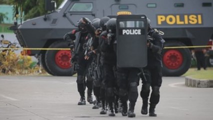 Las fuerzas de seguridad balinesas llevan a cabo un simulacro antiterrorista