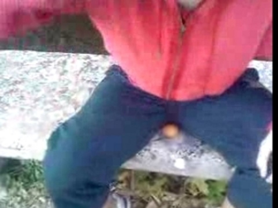 Komen mangé un oeuf cru