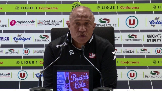 Le point presse d'Antoine Kombouaré avant la rencontre Guingamp-Angers