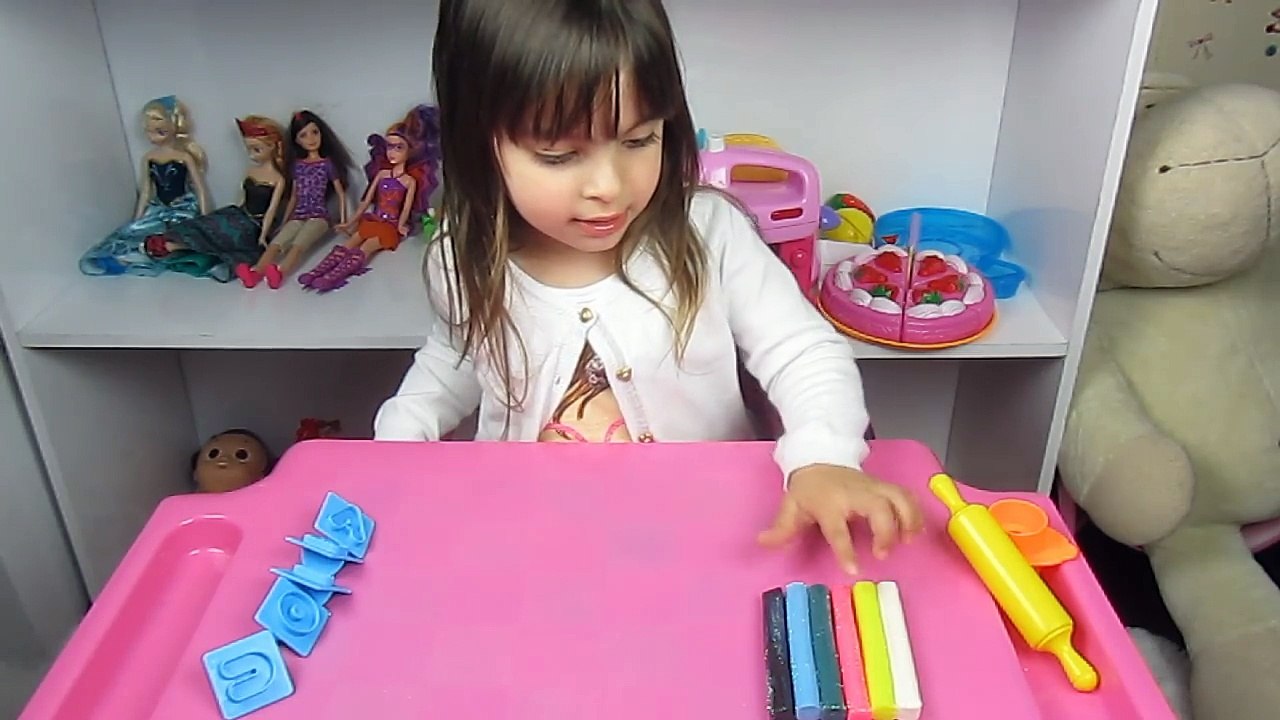 BRINCANDO DE MASSINHA APRENDENDO VOGAIS CORES E FORMAS LEARN COLORS