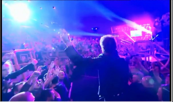 Entrée sur scène de Johnny Hallyday à Bercy en 2013