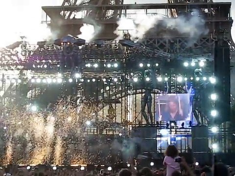 Concert Johnny Hallyday au Champ de Mars le 14 Juillet 2009 : son entrée sur scène
