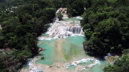 Vecinos de cascada en México usan sus manos para revertir sequía