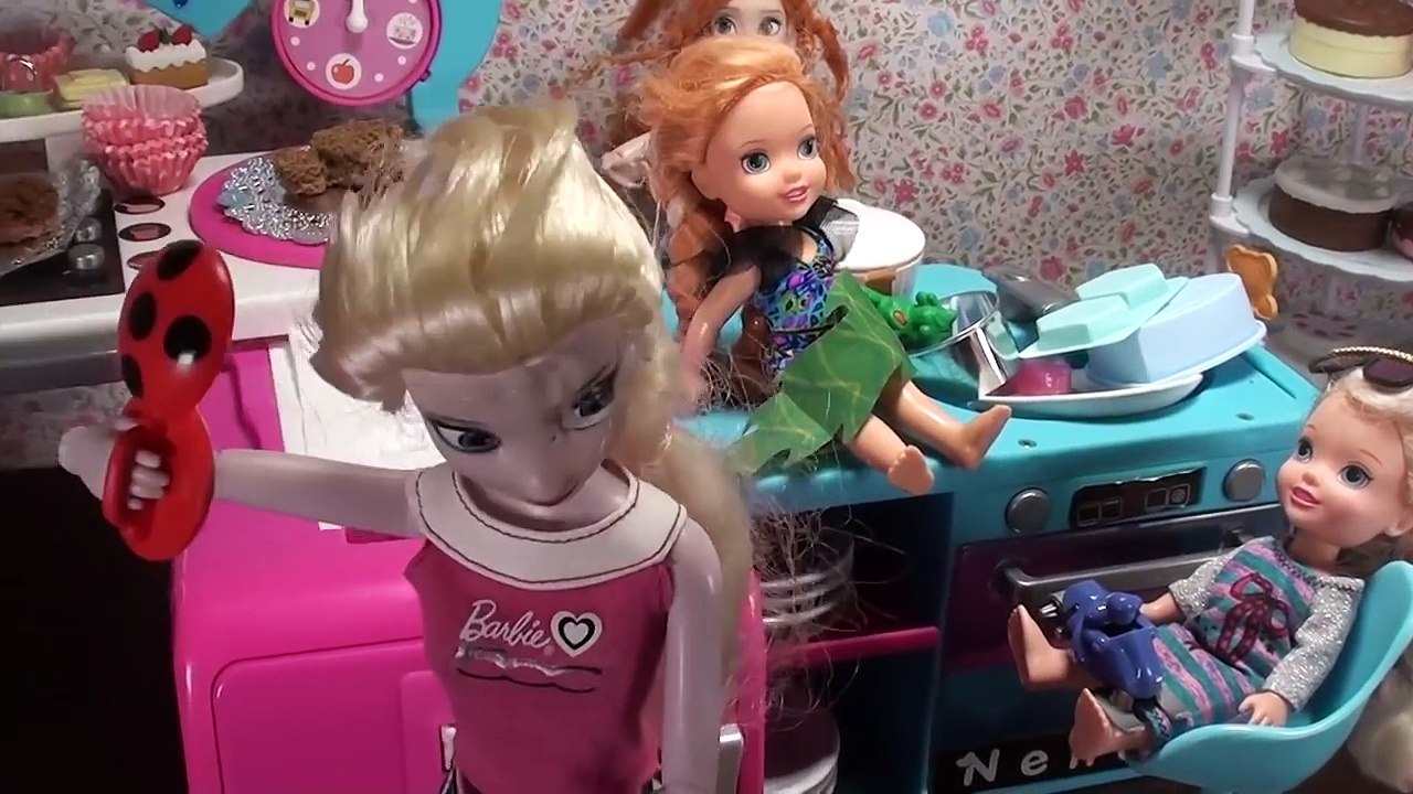 Frozen ELSA and ANNA toddlers bake shop s in english with Barbie, Chelsea, Miraculous