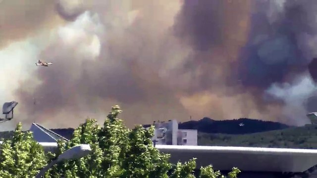 feu de Martigues sud: 2 canadairs viennent d'arriver (video)