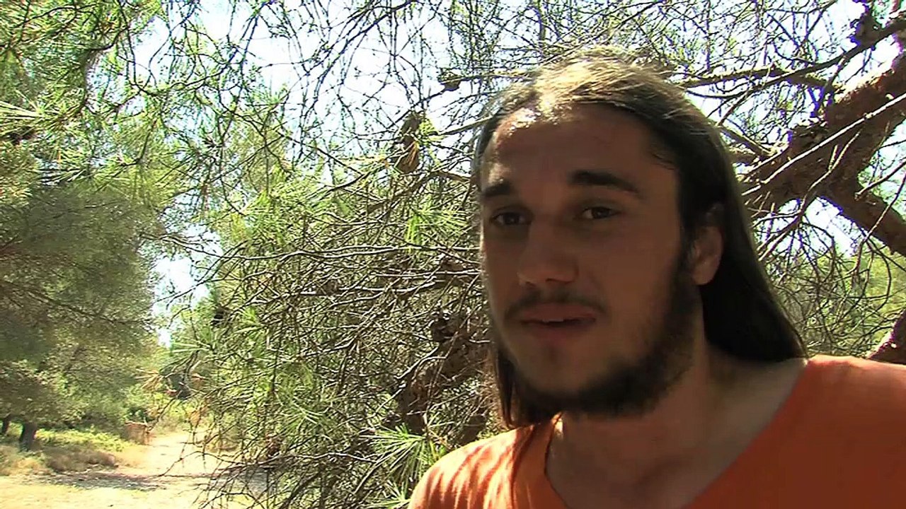 Engagement civique. Les jeunes d'Unicité débroussaillent la colline (vidéo)