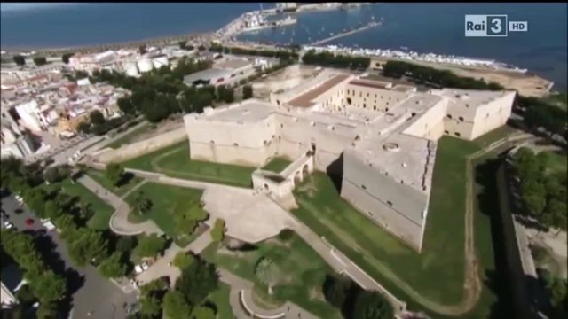 La Cattedrale di Trani ad Ulisse ( Splendori di Puglia con Alberto Angela)