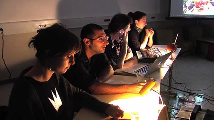 La promotion de "Sur le chemin d'Antigone" auprès  des collégiens de Paul Eluard