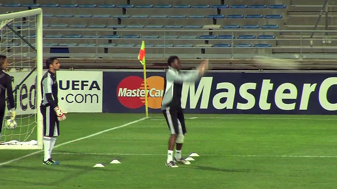 Les dernières minutes de l'entrainement des gardiens de but au vélodrome.