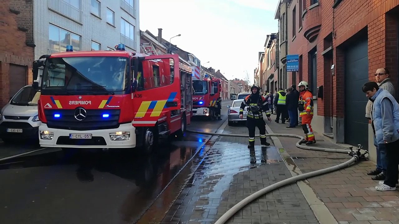 Impressionnant incendie dans la rue d'Iseghem, à Mouscron