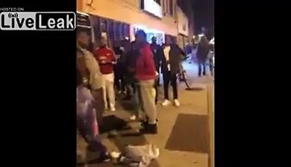Fight outside da club! !!!!! MIDGET VS BIG GIRL