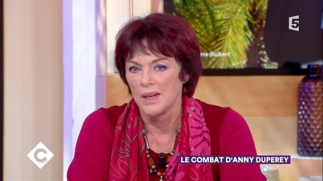 C à vous : Anny Duperey chambre son partenaire d'Une Famille formidable, Bernard Le Coq