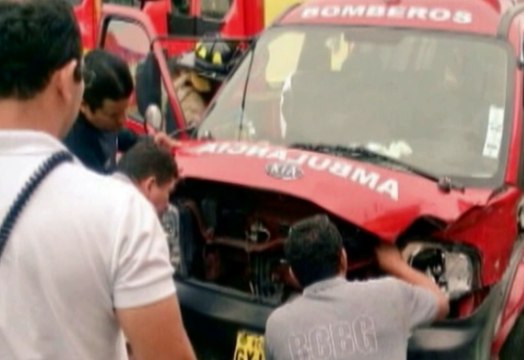 Una ambulancia que se dirigía a socorrer al oeste de Guayaquil sufrió un accidente