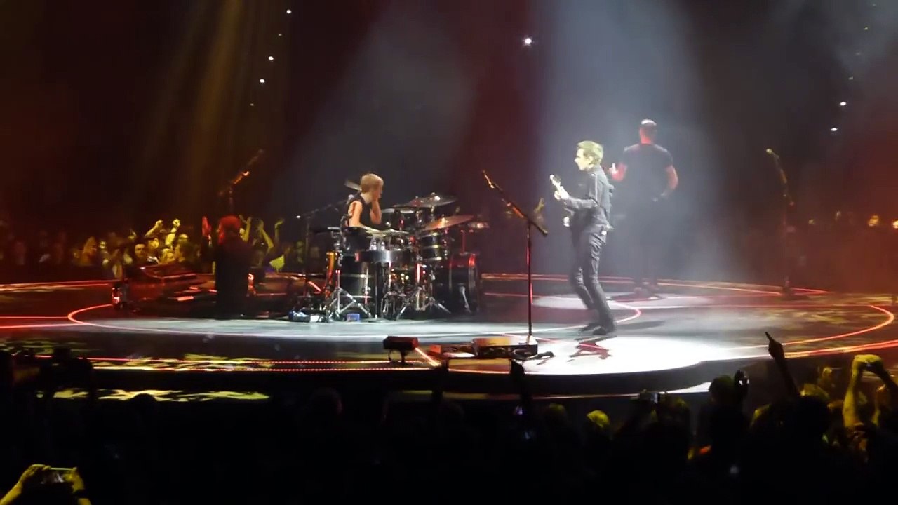 Muse - Supermassive Black Hole, Olympiahalle, Munich, Germany  3/31/2016