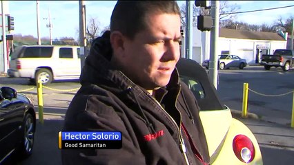 Скачать видео: Owner Helps Save Life of Man Found Stabbed Outside His Car Wash