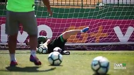 Un an après le crash de l’avion, le gardien de Chapecoense Jackson Follmann, amputé d’une jambe, a repris les entraînements