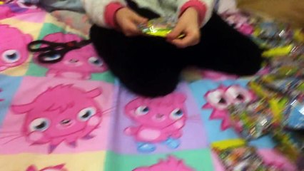 90 X MOSHI MONSTERS ORIGINALS BLIND BAGS OPENING PART 1!!!