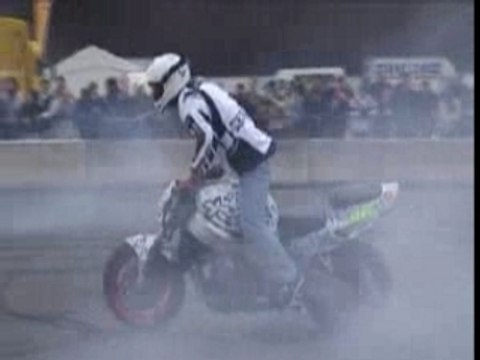 Roue 2 ouf Paris tuning show (stunt moto)